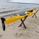 Жовтий каяк SeaBird Expedition HV, вигляд ззаду збоку